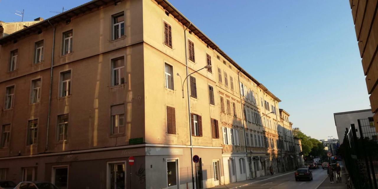 Pula Center Apartments And Rooms Exterior foto